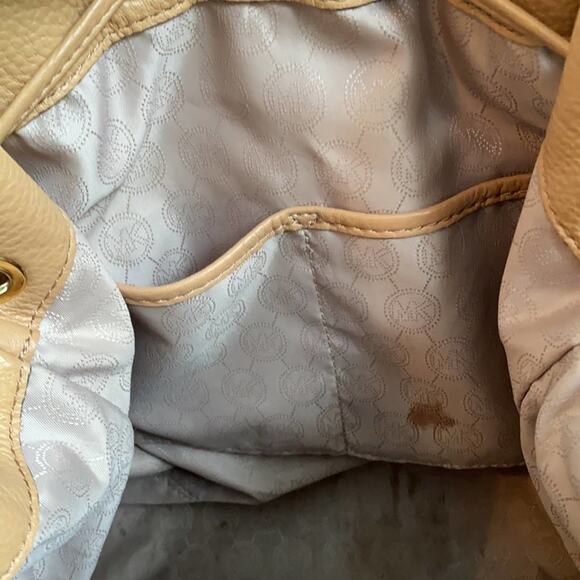 MK Camden Large Drawstring Bag in Suntan Leather - Picture 10 of 16